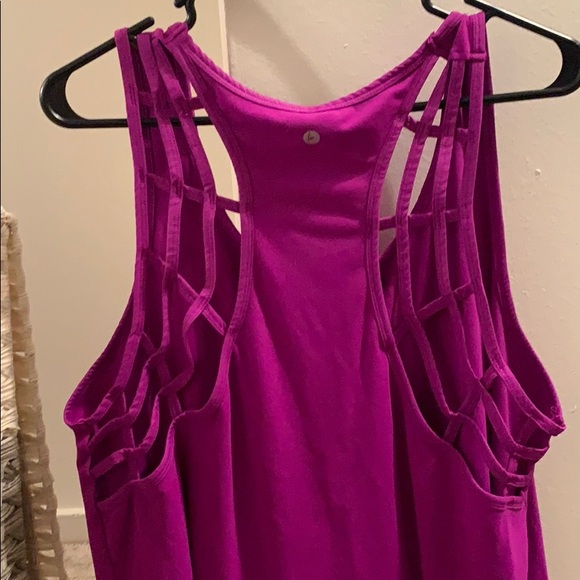 Workout top - Picture 2 of 3